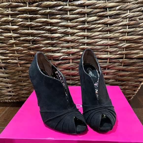 Carlos Santana peep toe suede heels - Picture 5 of 11